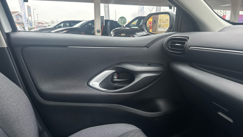 Toyota Yaris 1.5 Hybrid Design 5dr CVT Hybrid Hatchback